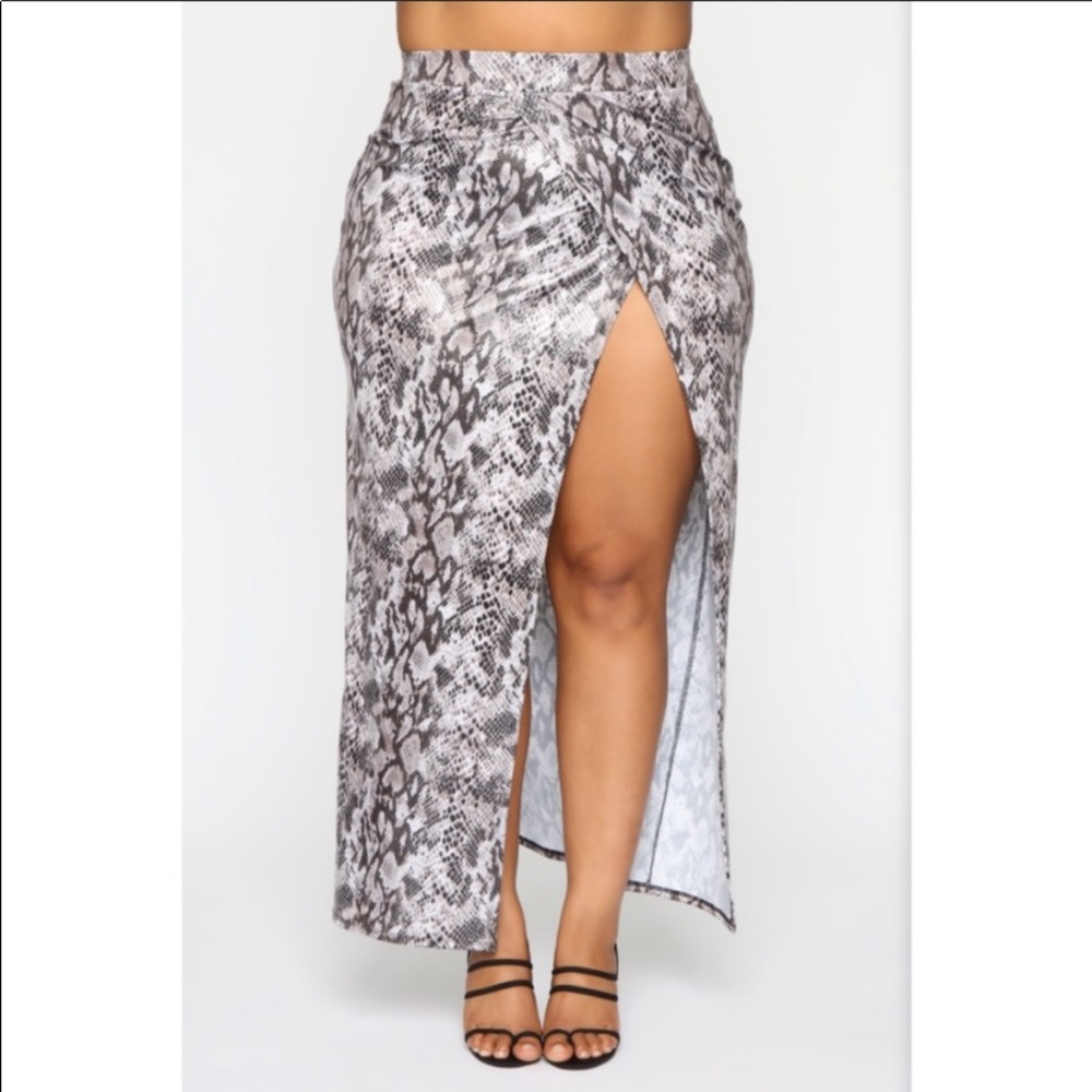 Kimmy Maxi Skirt w Slit